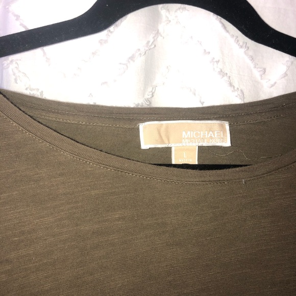 4/$25 ~ 
MICHEAL KORS LONG SLEEVE TEE WITH POCKET - Picture 3 of 8